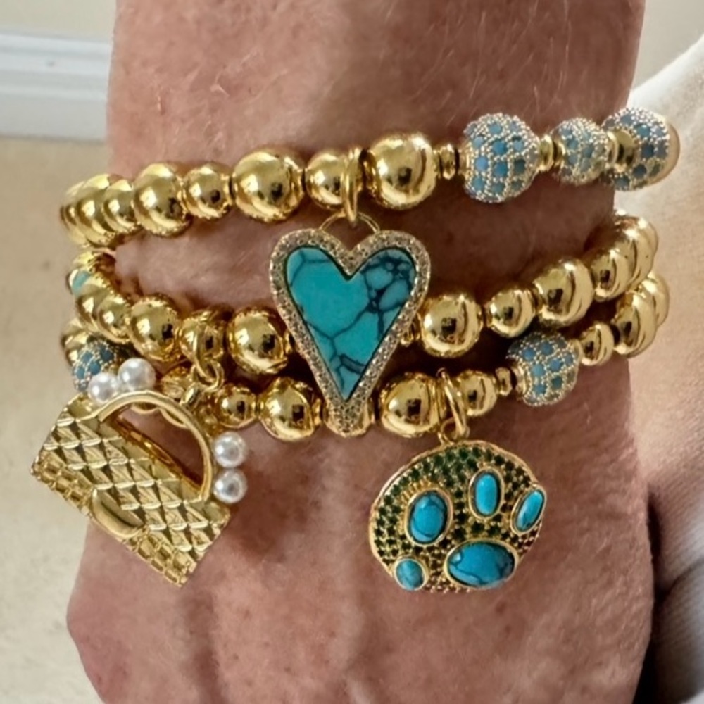 🩵 Day 🐶 lover gold bead with heart and dog charm stack .🩵